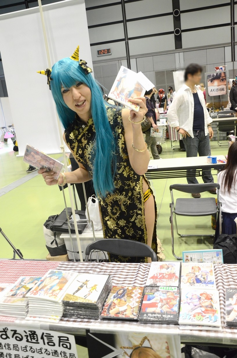 Illustration for article titled Buy Photos of Bikini Cosplayers from Cosplayers in Bikinis